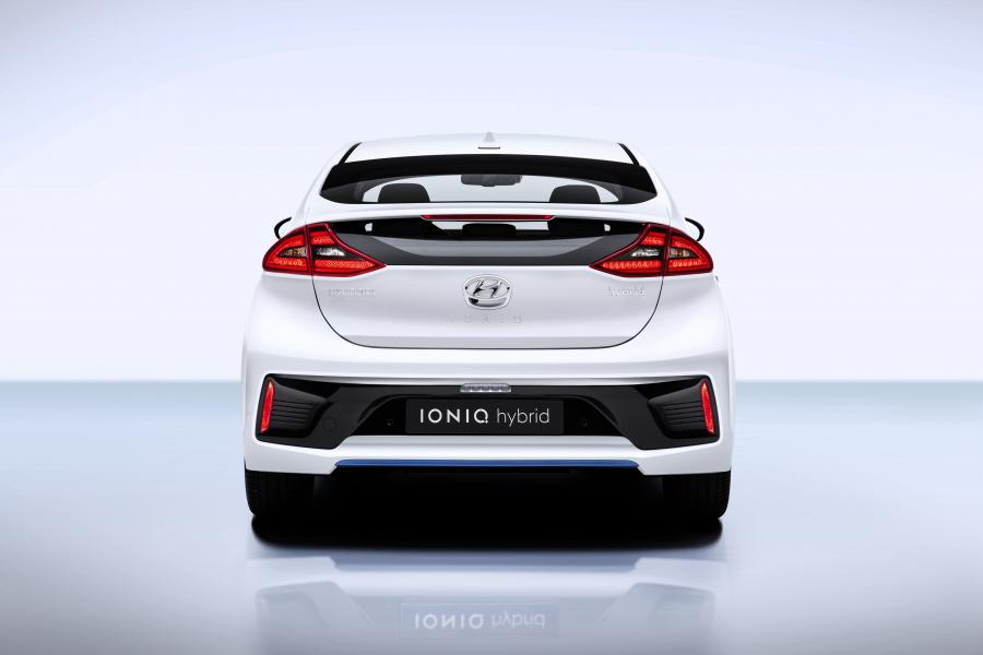  Hyundai IONIQ hybrid (AE) 2016 года  (WW) (фото 2 из 38)
